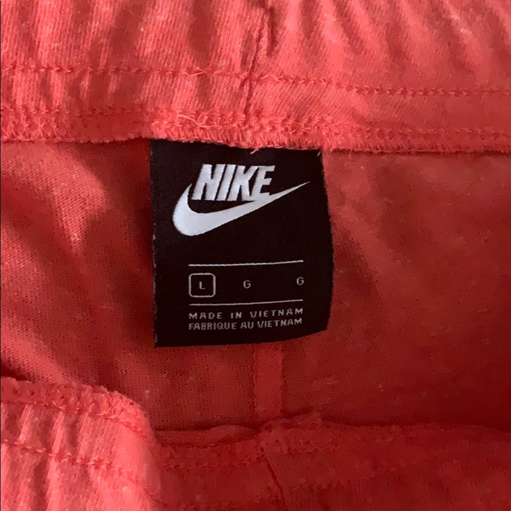 Nike - Picture 4 of 4